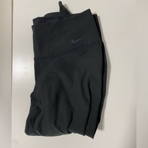 Nike Dri-Fit Capri Leggings Woman’s Size Medium